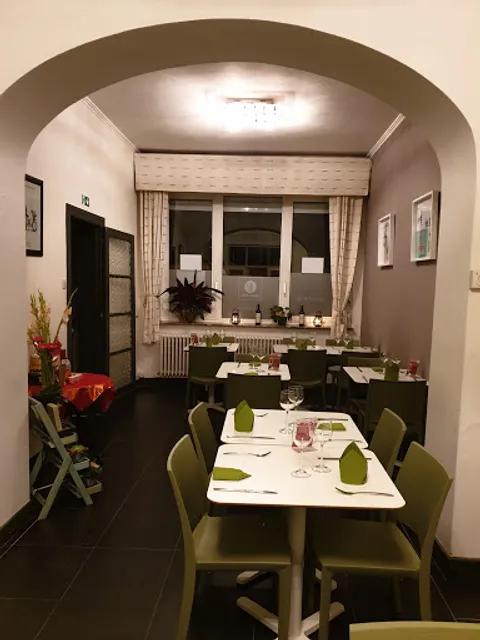 Van Lang traditional Viet-Thai food