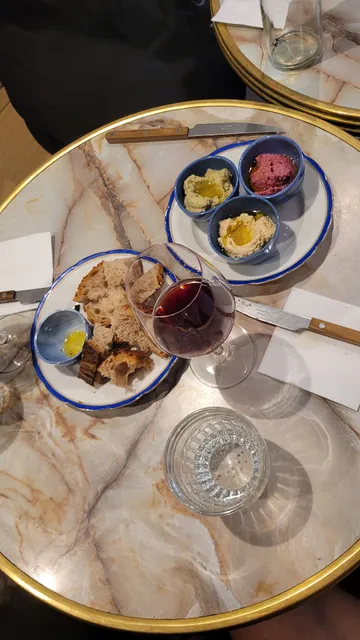 Causeries Paris - Specialty coffee & natural wine