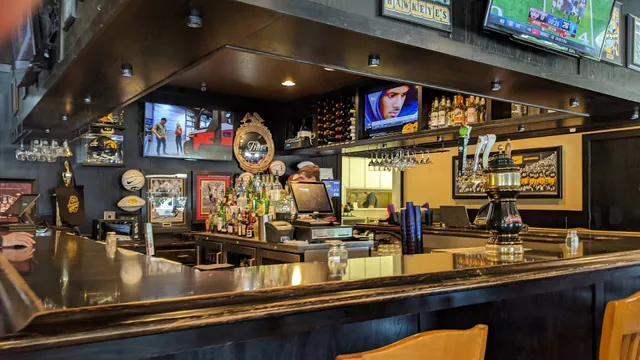 Tweeter's Bar & Grill