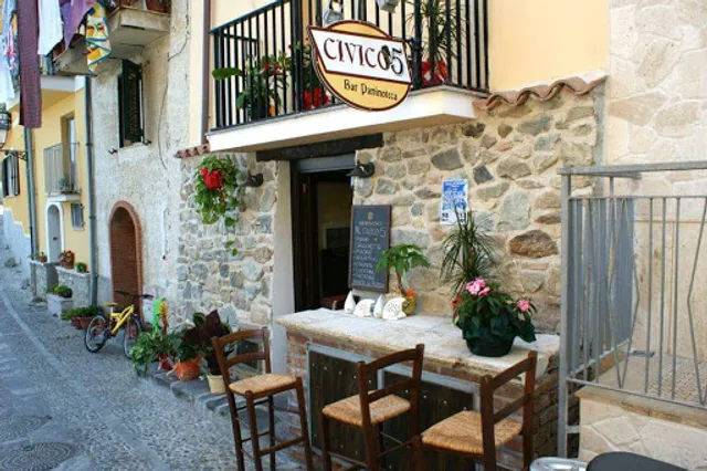 Civico 5 - #quellidelpaninocolpescespada