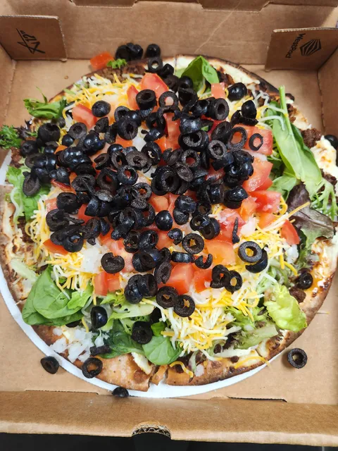 10LA Corner Bar & Grill