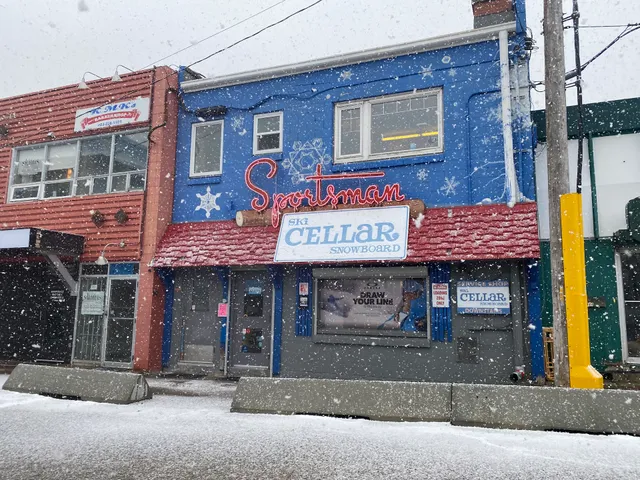 Ski Cellar Snowboard - Midtown