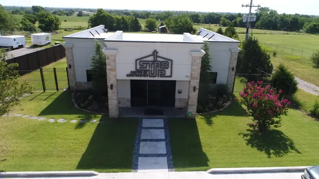 STR8 UP Roofing & Construction