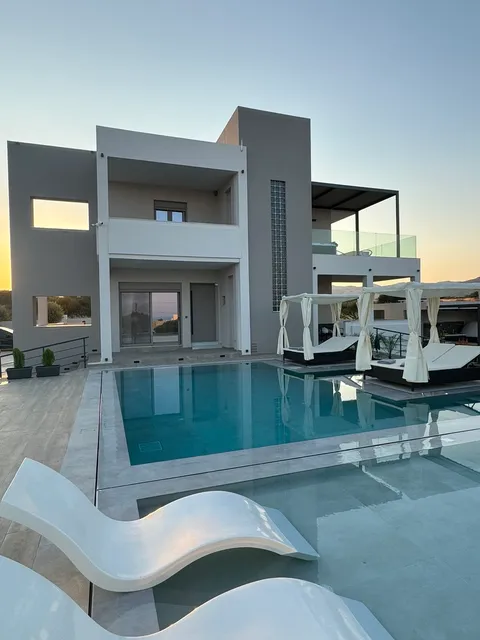 Grand Aqua Luxury Villa by Mintzi