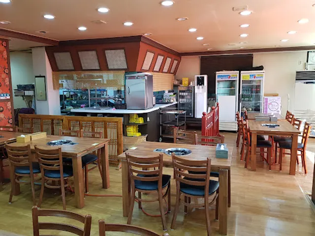 Dukkeobi Budaejjigae