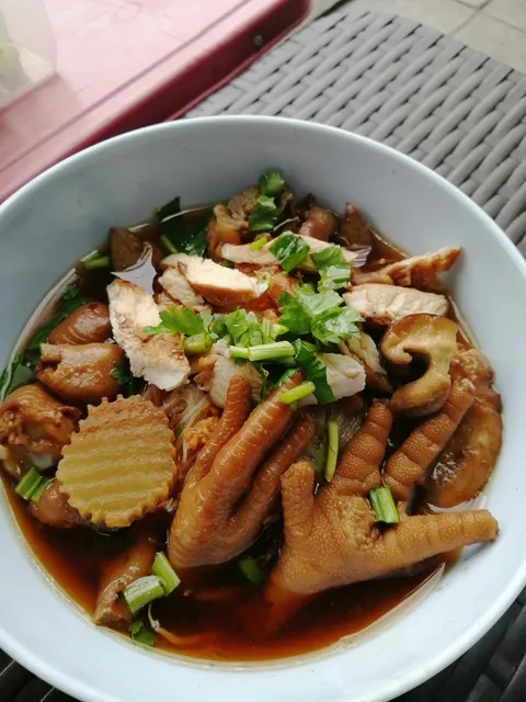ร้านตั๊กดา​ ก๋วยเตี๋ยวไก่ตุ๋นมะระ​ ข้าวมันไก่