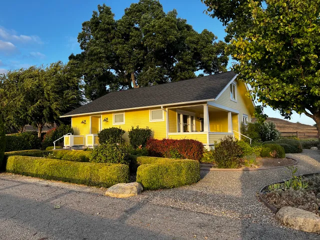 Farmhouse on Oakdale