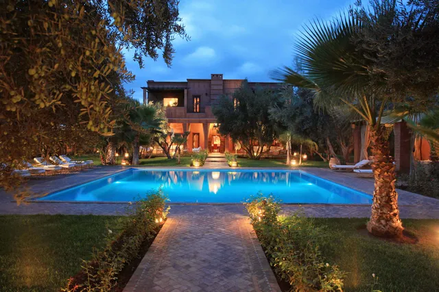 Dar Layyina-Marrakech: Villa de luxe avec piscine chauffée, spa, hammam, pickleball, fitness, Grande capacité, Marrakech