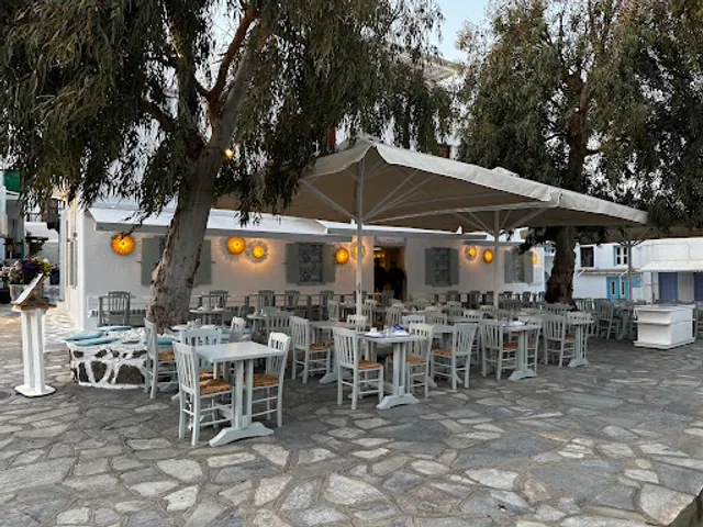 La Petite Taverne Windmills