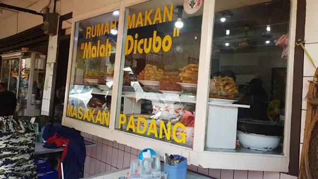 Rumah Makan Padang - Malah Dicubo