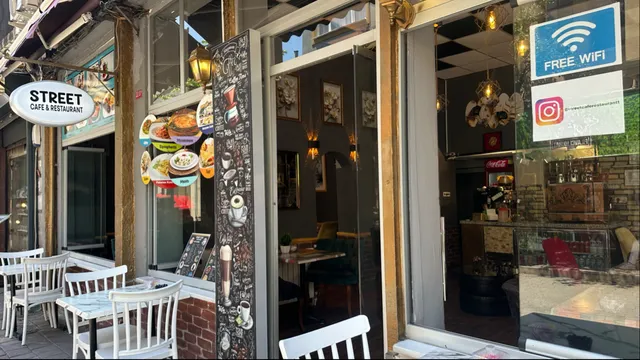 BALAT Street CAFE & RESTAURANT