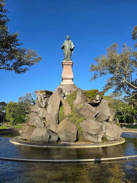 Campbell Fountain & Statue