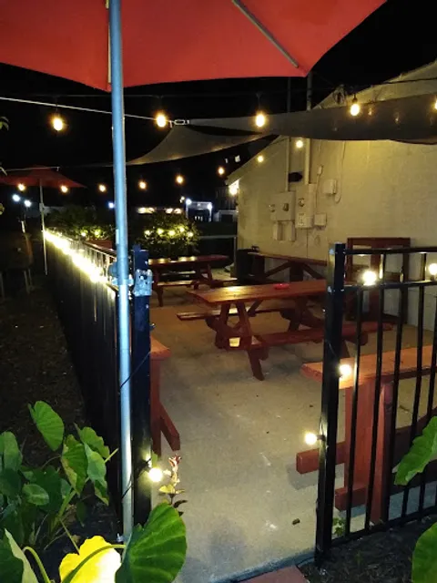 Lowreys Streetside Pub