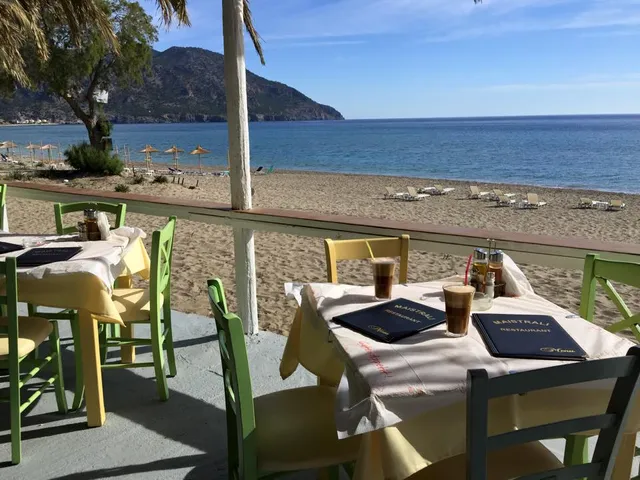 Maistrali beach resto & bar