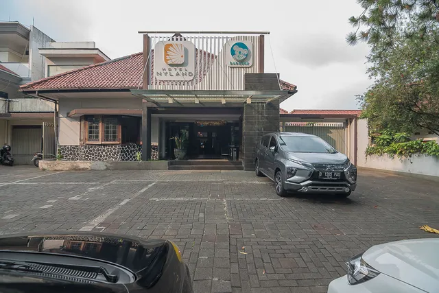 RedDoorz Plus @ Cipaganti Street 3