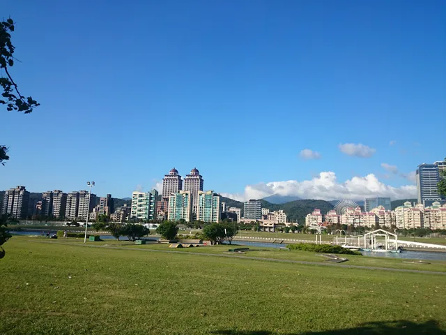 Yingfeng Riverside Park