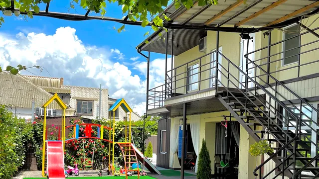 Hostynnyy Dvoryk "Nikolʹ"