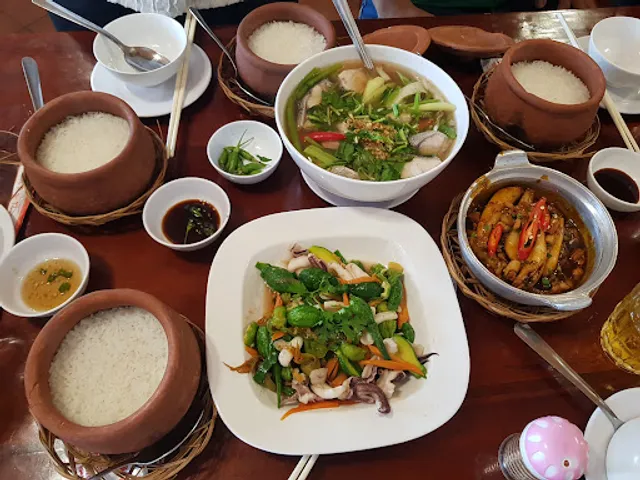 Cơm niêu Công Phụng