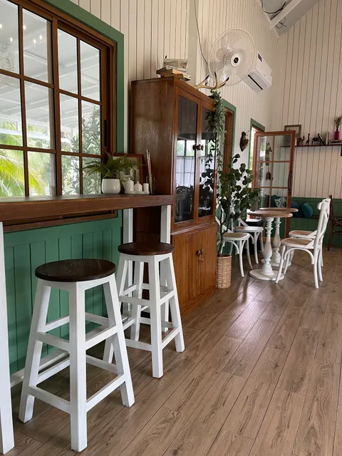 The White House Cafe’ & Sub Nai Din Farm (เดอะไวท์เฮาส์คาเฟ่ & บ้านไร่ทรัพย์ในดิน)
