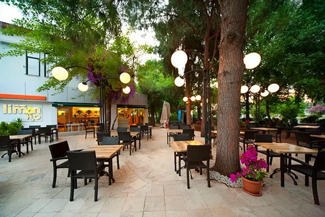 LimonH2O cafe bistro