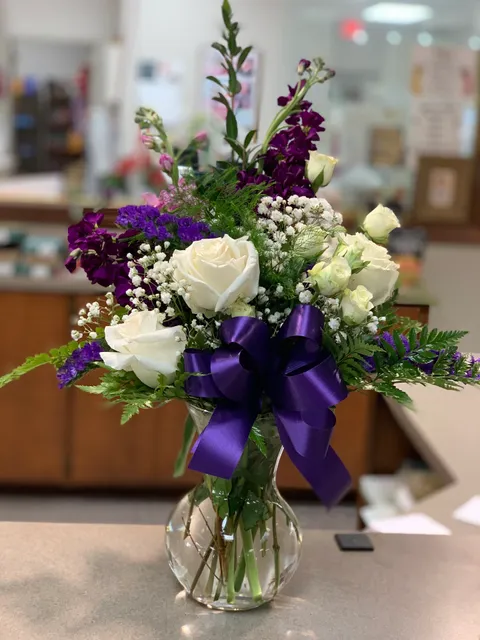 Small Florist & Gifts