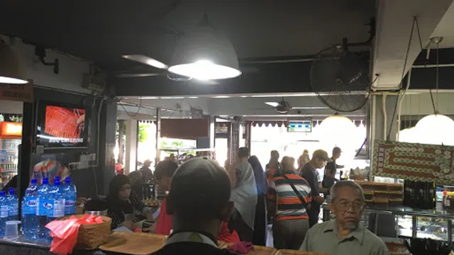 Restoran La Rizz . Best Breakfast & Lunch