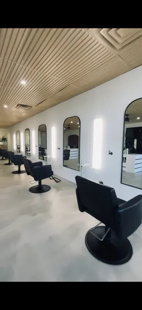 Roots + Daisies Beauty Parlor