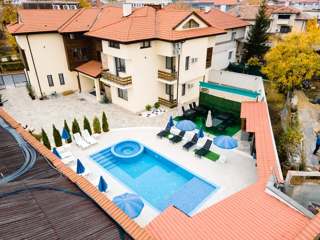 Семеен хотел БОНЖУР