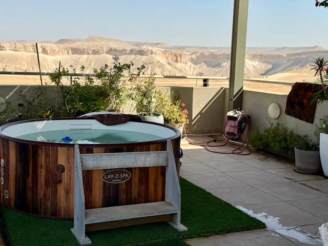 Nof Beresheet נוף בראשית איריס פולטון