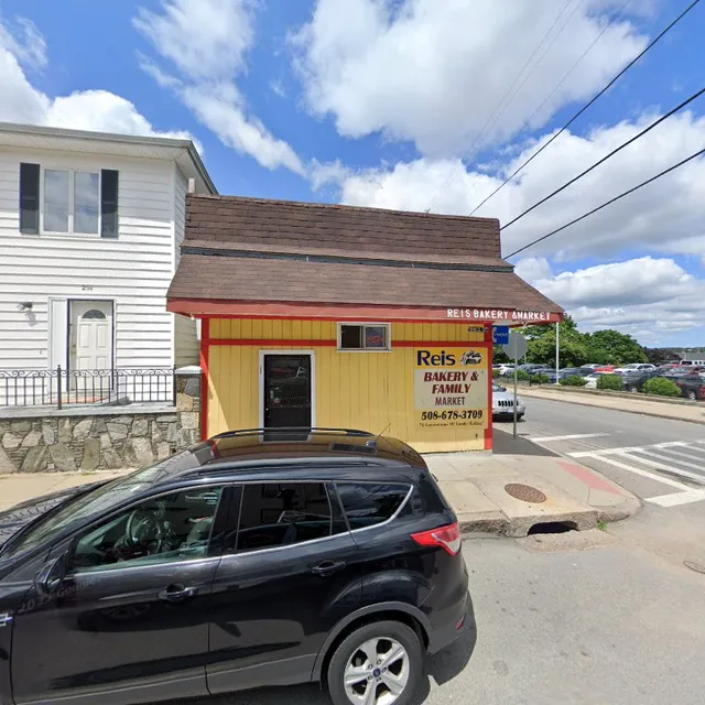 Reis Bakery & Market