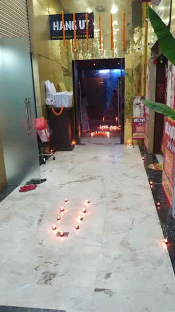 THE HANGOUT Restaurant