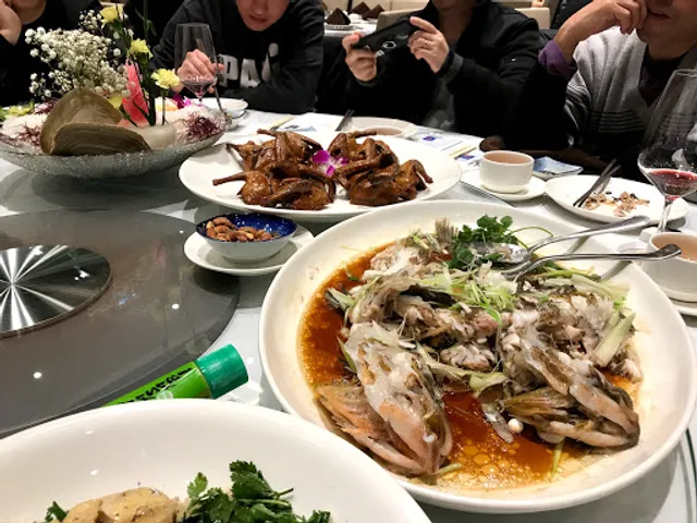 The Deluxe Chinese Restaurant