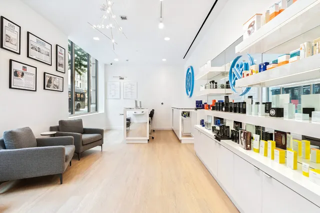 Silver Mirror Facial Bar - Penn Quarter