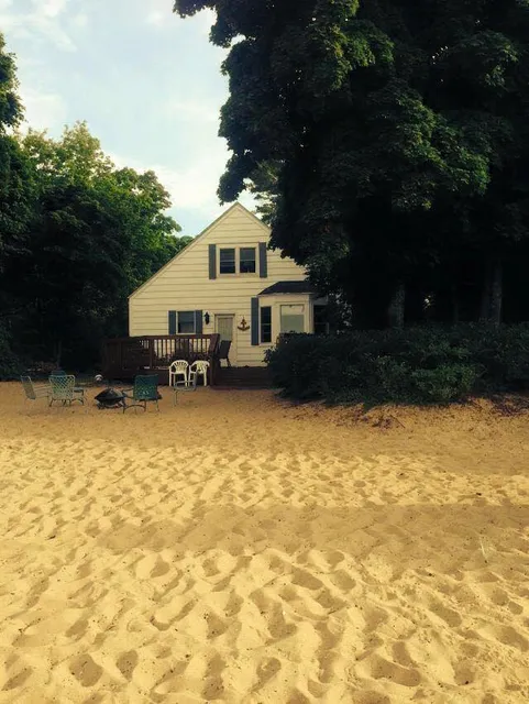 Island View Cottages