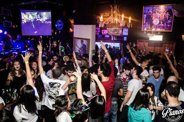 PIANOS BAR EMBAIXADOR