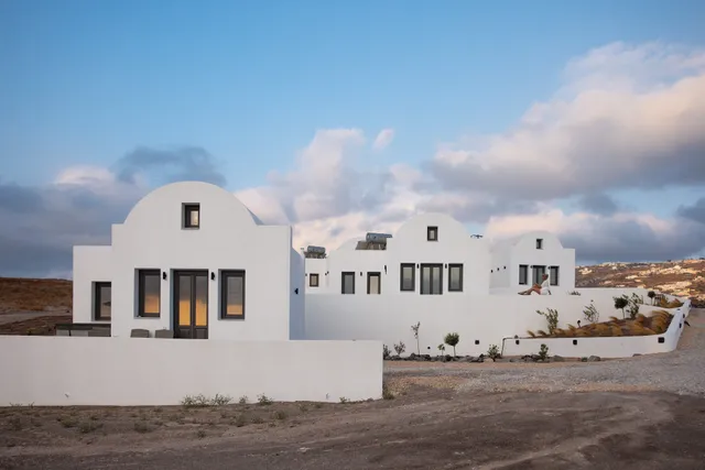 Swell Suites Santorini