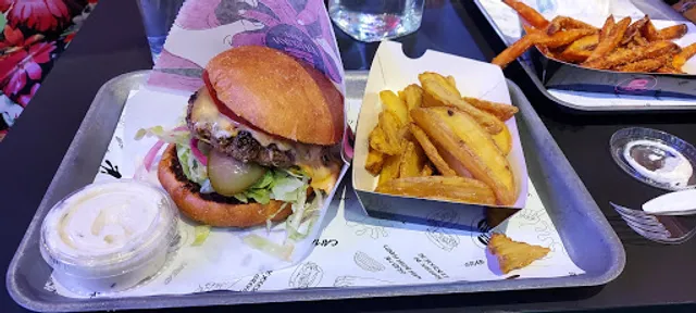 Naughty BRGR & DIF Döner Oulu