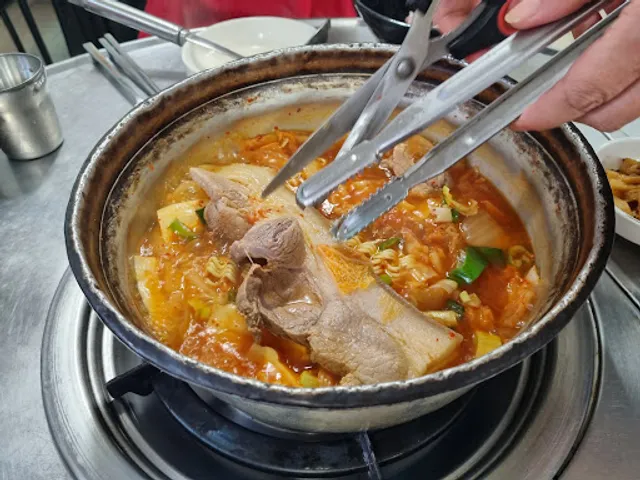 양푼생고기김치찌개