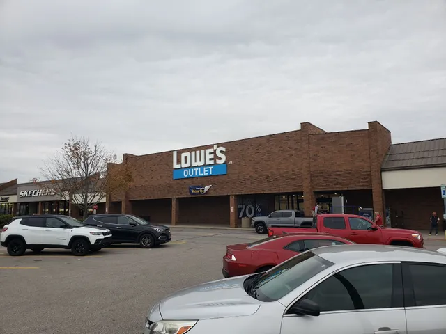 Lowe's Outlet Store