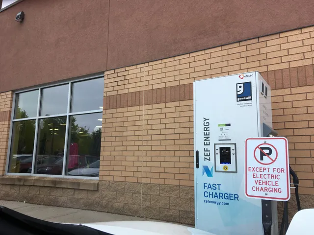 Goodwill - Roseville: County Road B