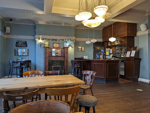 Cross Scythes, Derbyshire Lane