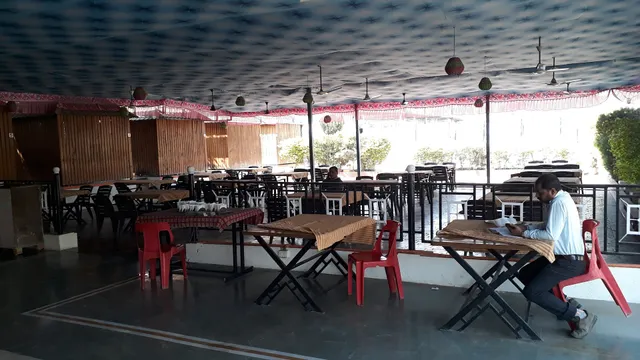 Hotel Dawat Restaurant & Lodge