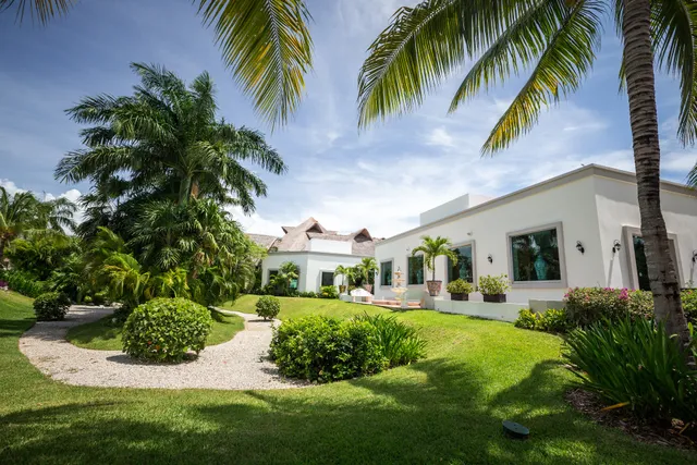 BlueBay Grand Esmeralda