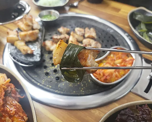 동방축산 거제고현점