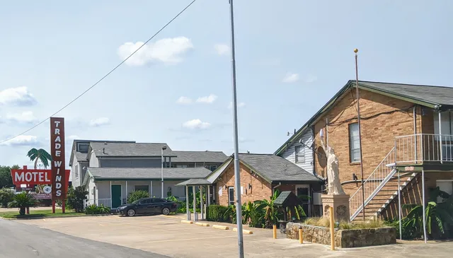 Trade Winds Motel