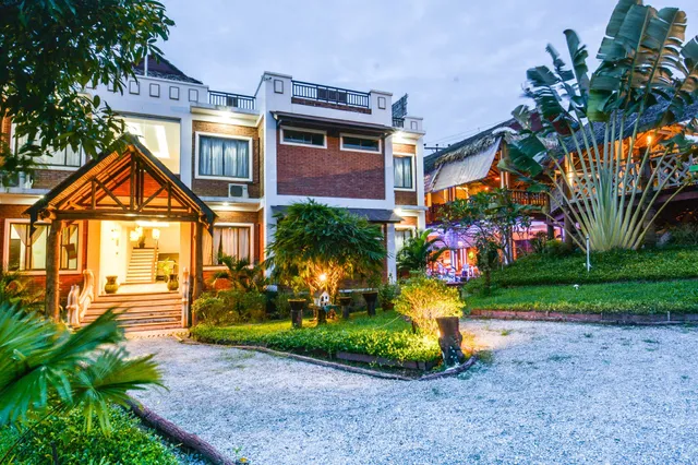 Hotel Queen Jamadevi