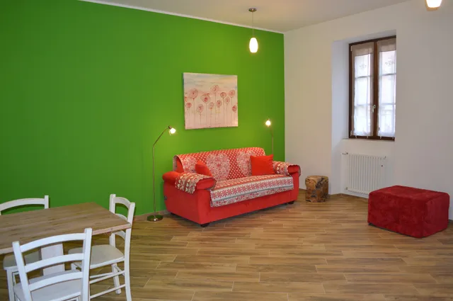 PARRAVICINI RED FLOWER APARTMENT