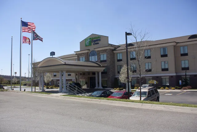 Holiday Inn Express & Suites Youngstown West - Austintown by IHG