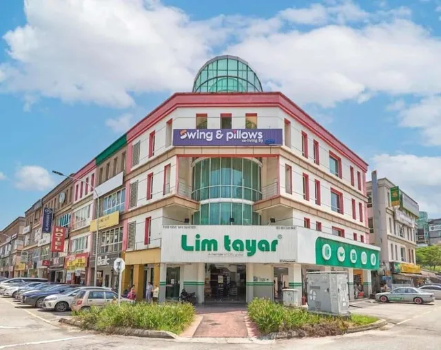 Swing & Pillows @ PJ KD