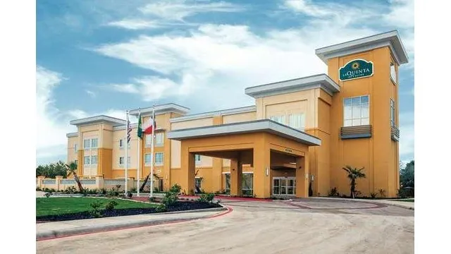 La Quinta Inn & Suites by Wyndham Cotulla